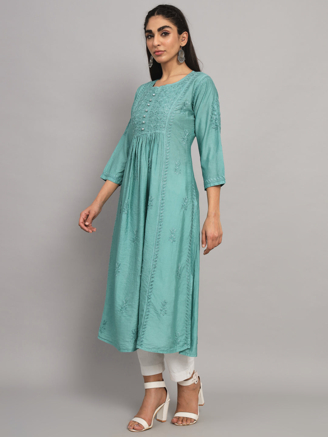 Hand embroidered floral pleated chikankari kurta AL3608