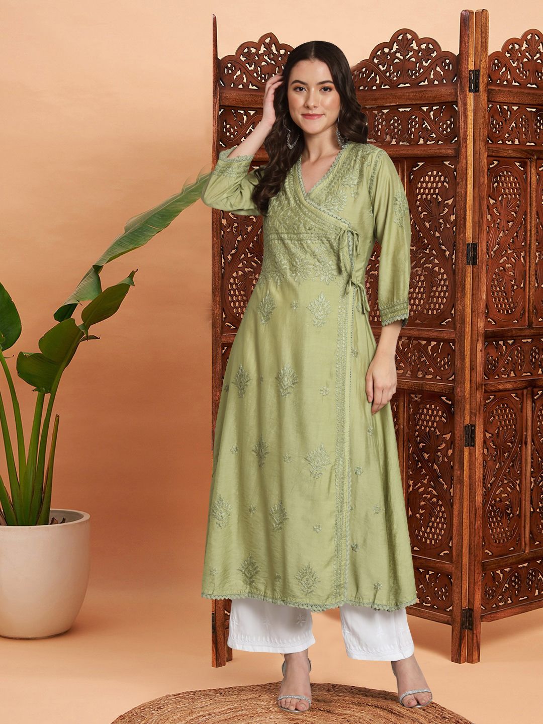 نسائي شيكانكاري مطرز يدويًا Chanderi Angrakha kurta-AL3667